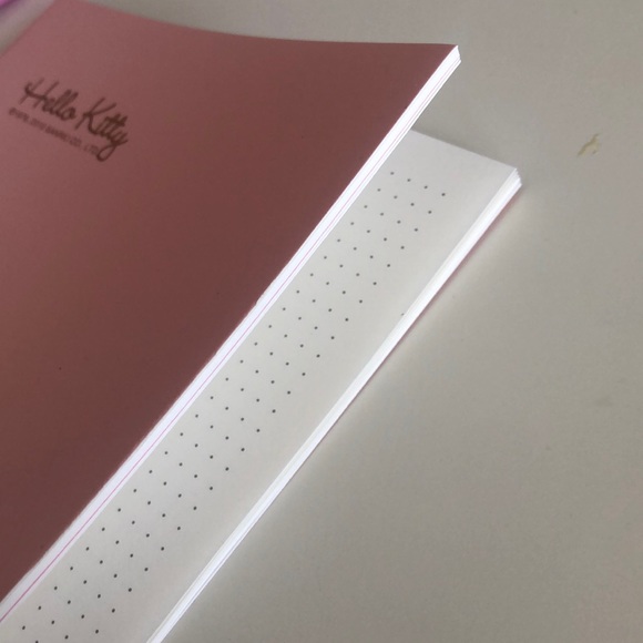 HELLO KITTY Notebook & Pen Bundle 💗 - Picture 4 of 5